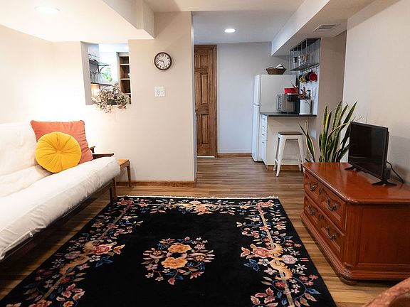 5th image of 2790 Carmel St #1