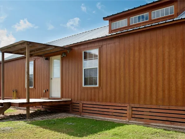 1101 W Houston Ave, Seadrift, TX 77983