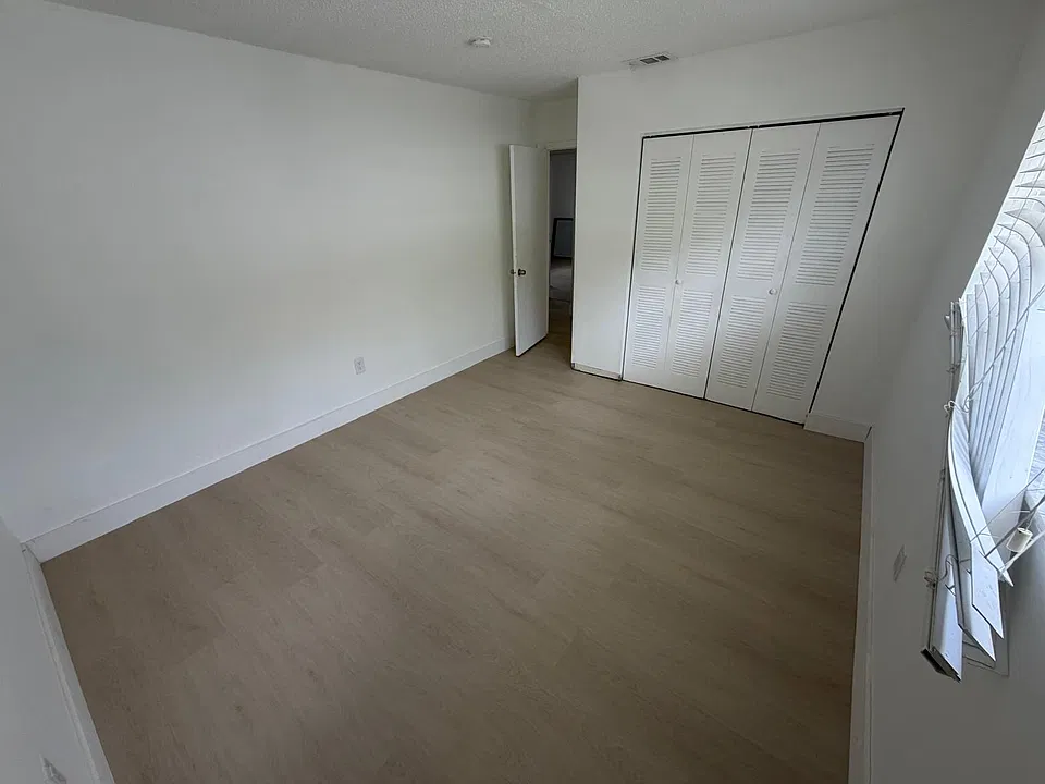 3348 NW 35th St