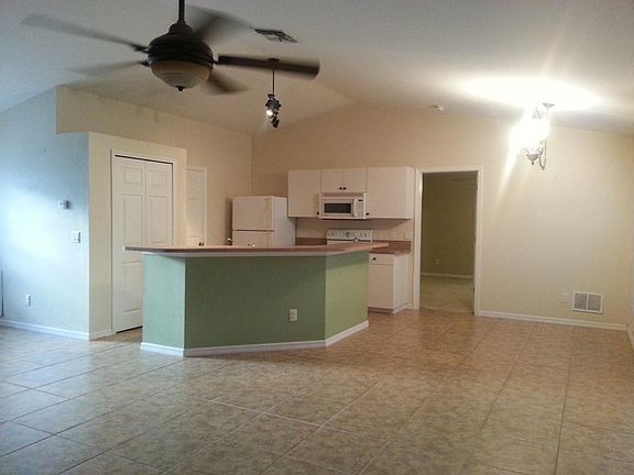3rd image of 231 SW 22nd Ct