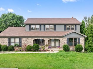 160 Farmgate Dr, Schaumburg, IL 60193