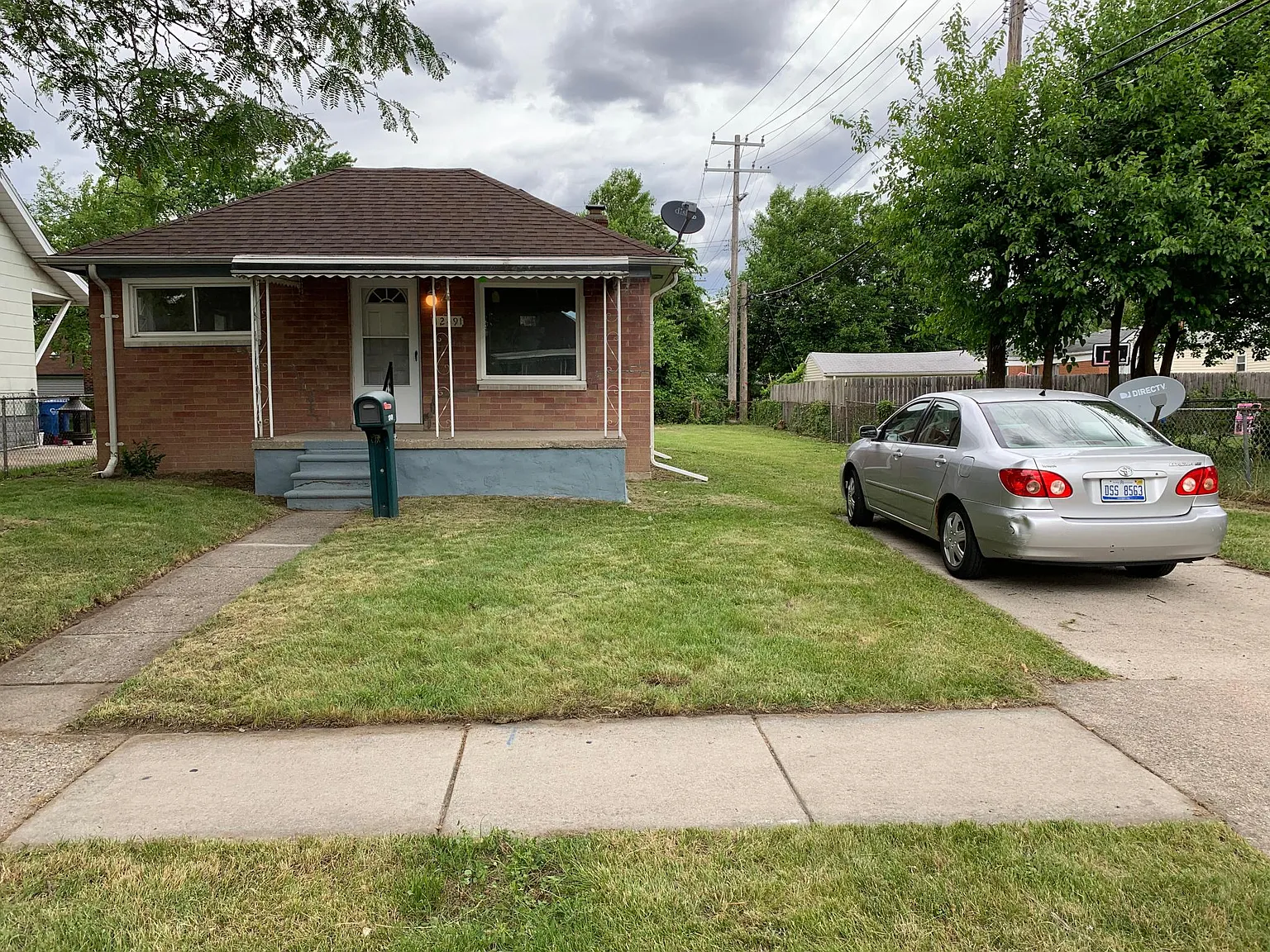12491 Vernon Ave photo 1