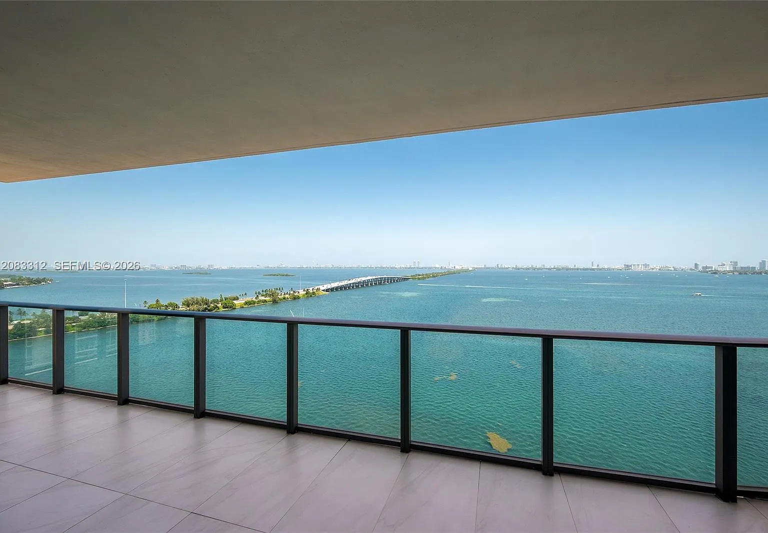 One Paraiso Condo — Photo 2