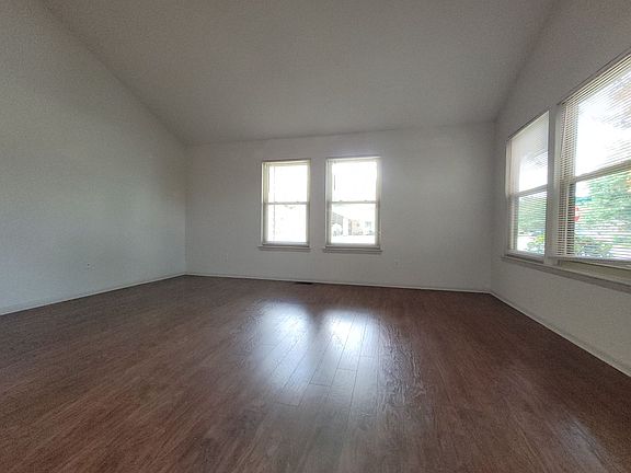 3rd image of 1544 Edgewater Dr