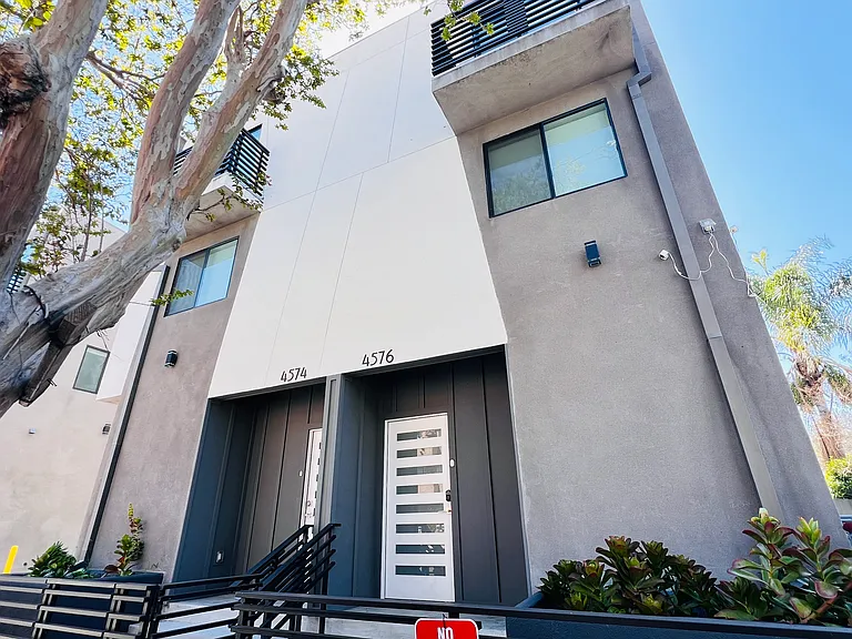 4572 Oakwood Ave — Photo 33