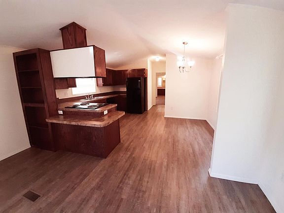 2nd image of 8322 Montgomery Cir