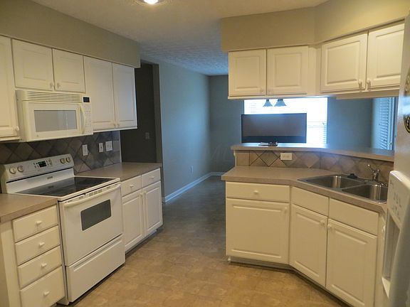 5th image of 9415 Santa Clara Cir