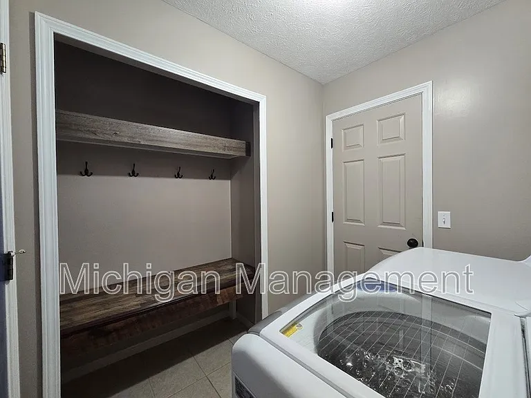 684 Glenlivet St — Photo 12