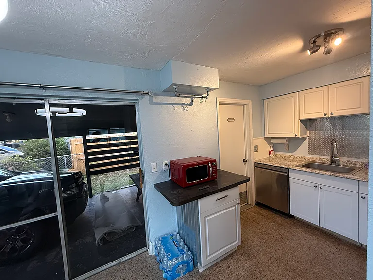 214 Graham St — Photo 13
