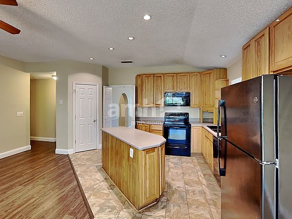 3rd image of 1005 Pond Apple Ct