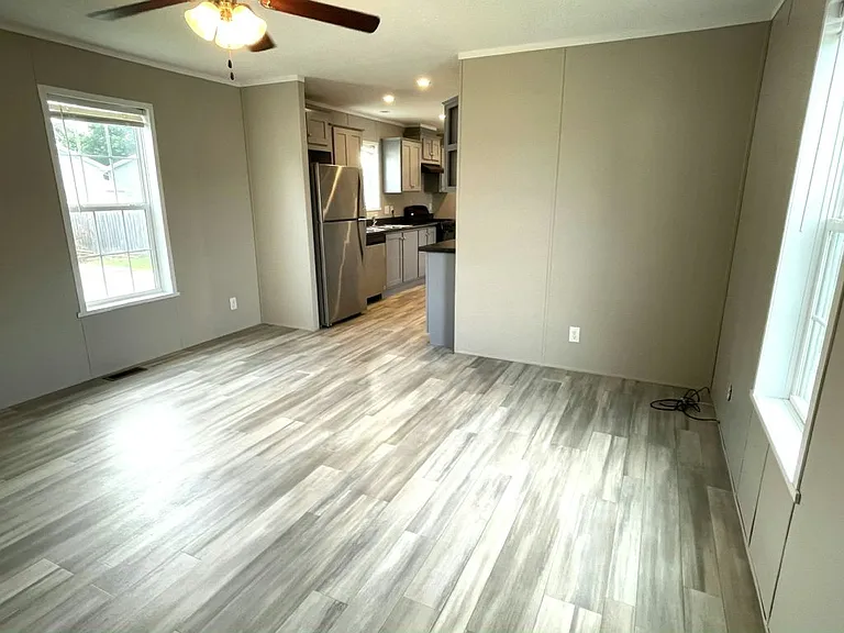 473 Linda Ln — Photo 4