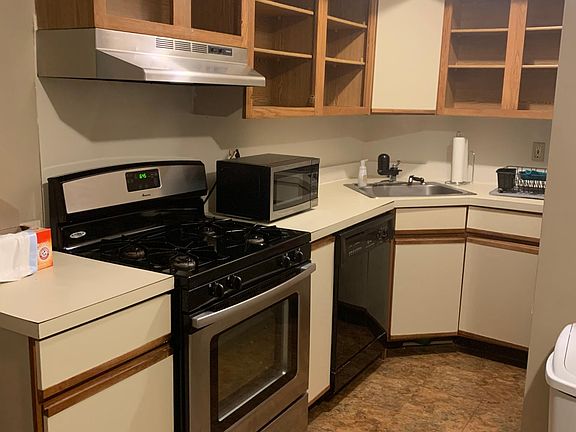 4th image of 618 S 15th St #1