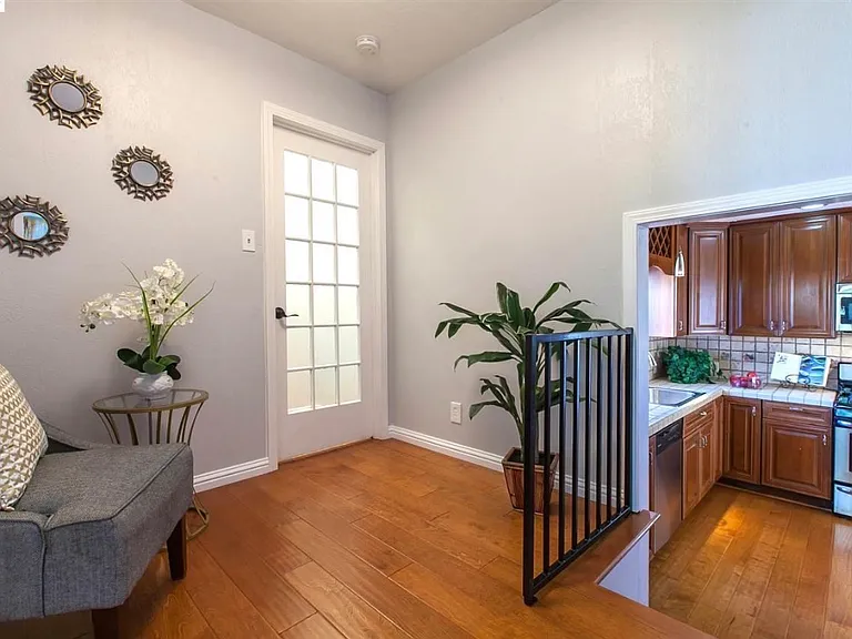 1033 Fountain St — Photo 17