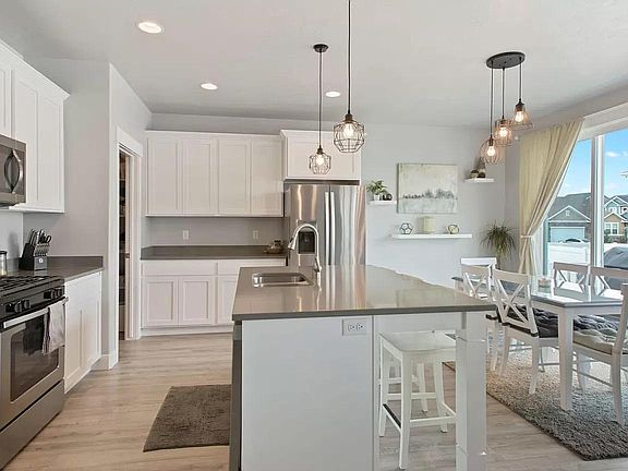 4th image of 4924 W Eiffel Way