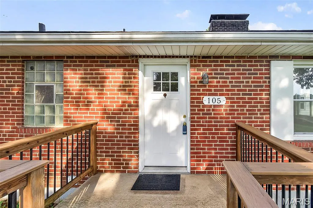 3 bed, 1.5 bath, 1284 sqft, $2,000 — Photo 2