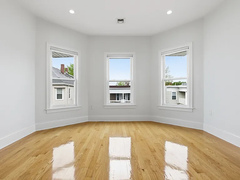 27-29 Lyon St #3 — Photo 8