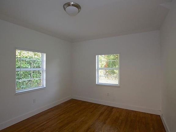 Beautifully renovated unit in the heart of the Biscayne MiMo