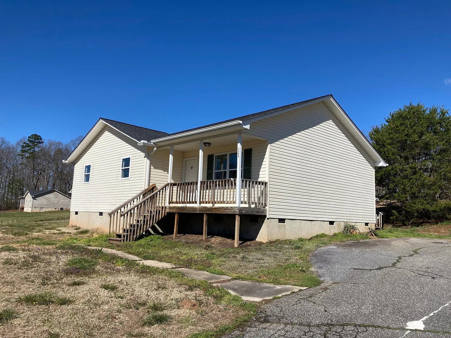 3 bed, 1400 sqft, $1,600 — Photo 1