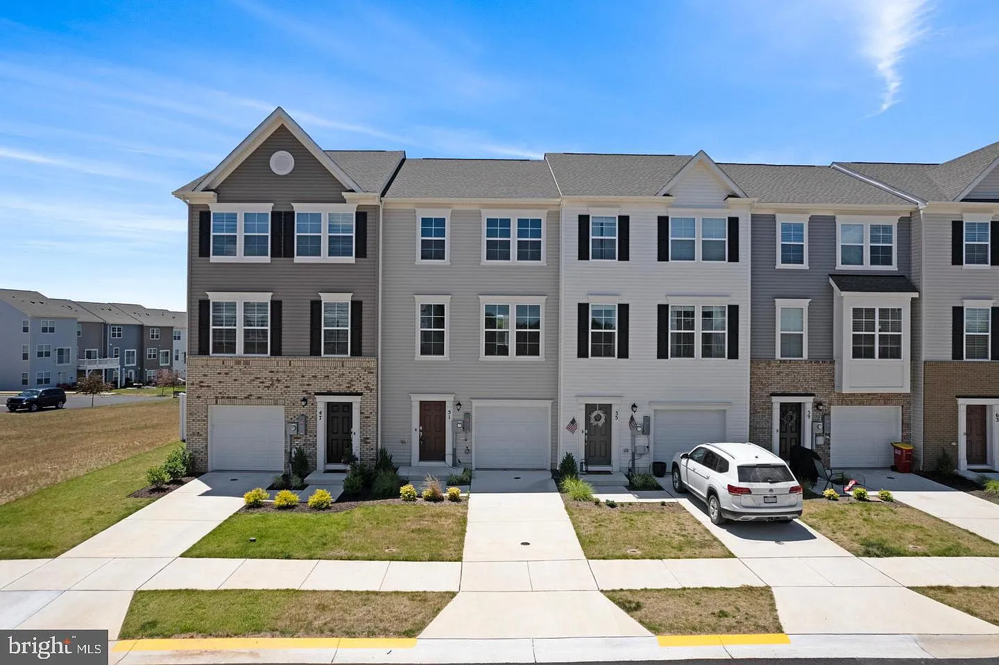 3 bed, 3.5 bath, 1922 sqft, $2,100 — Photo 2