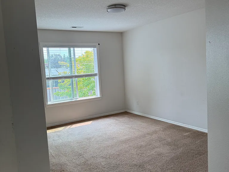 3228 N Main St — Photo 28