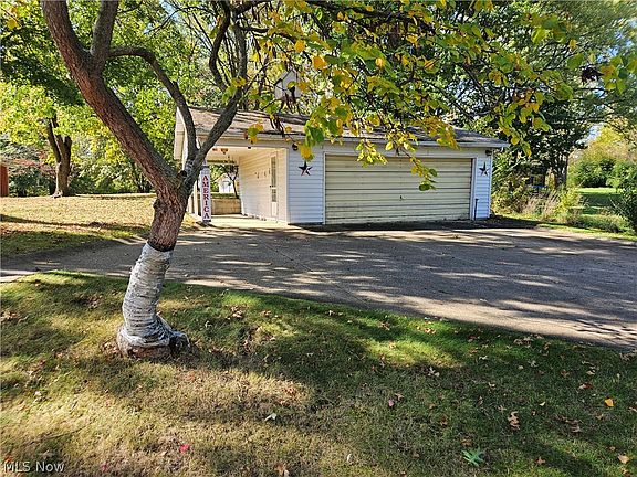 3rd image of 414 Broadview Rd