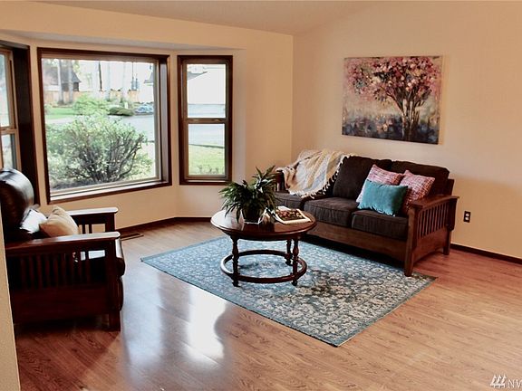 5th image of 435 Sawmill Ct SE