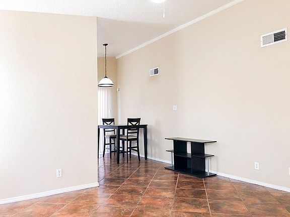 5th image of 207 Oscar Alvarez Ct