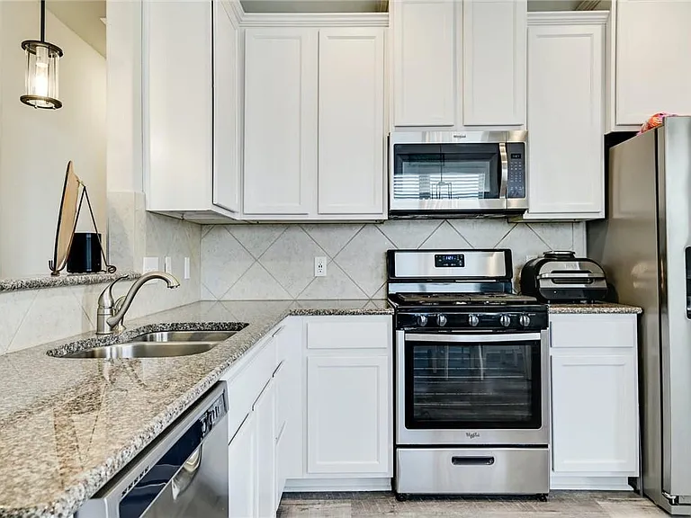 400 Lewisville Ln — Photo 8