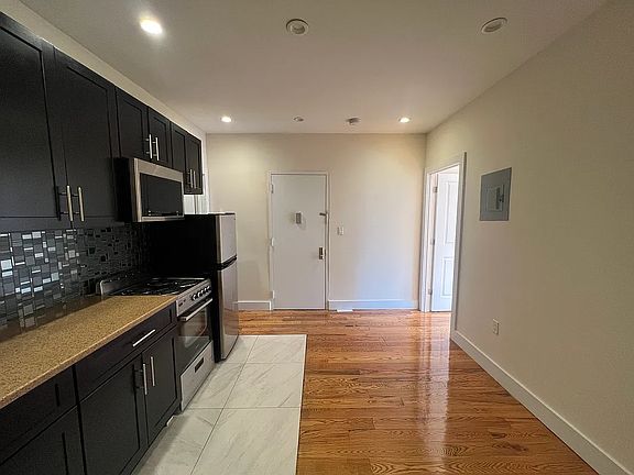 4th image of 1020 Bergen St APT 1