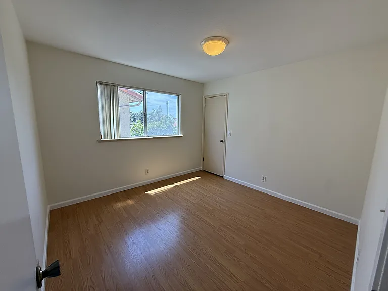 2659 Glen Loman Way — Photo 13