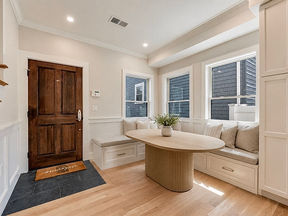 3rd image of 147 W 8th St #147