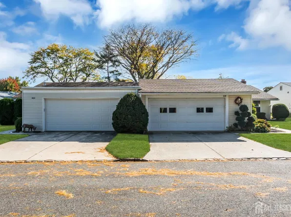 80 Banyan Plz #A, Monroe Township, NJ 08831