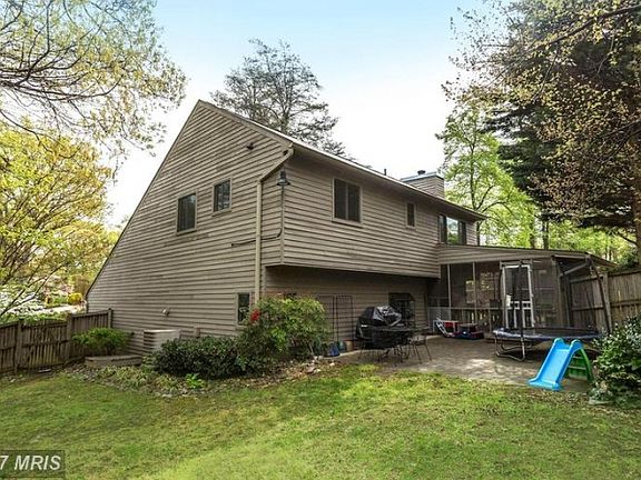 3rd image of 686 Dill Ct