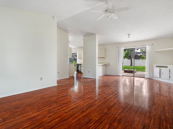 5th image of 20 Woodston Ln