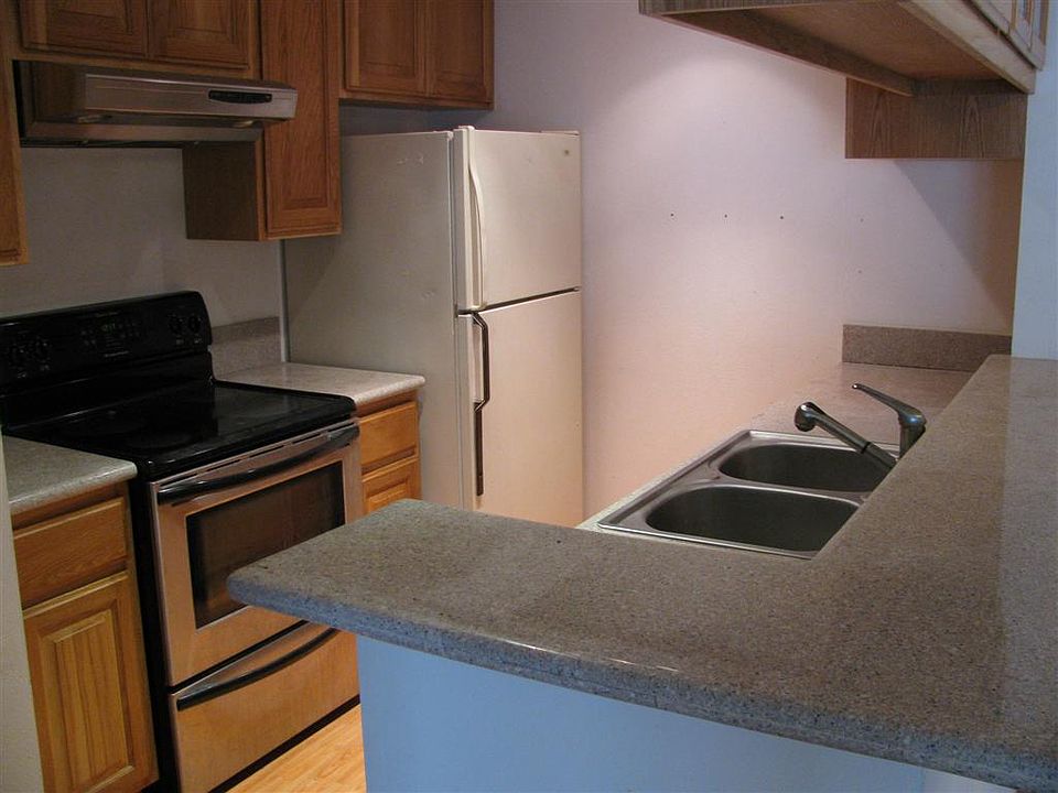 2nd image of 5257 Radford Ave Unit 304