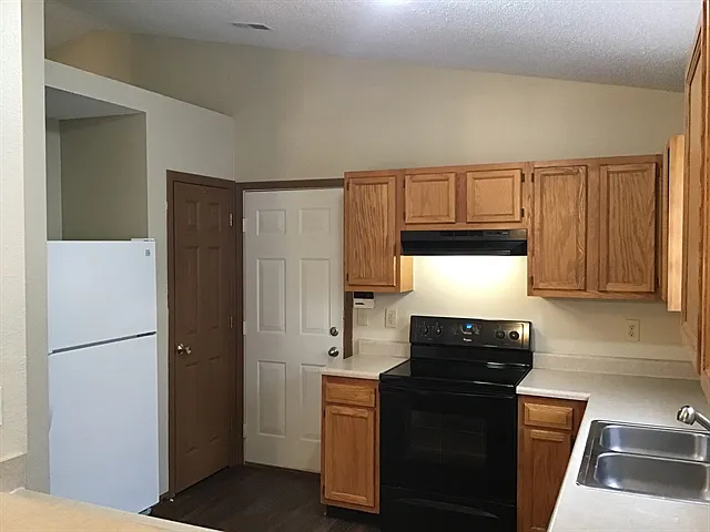 8539 Coralberry Ln — Photo 3