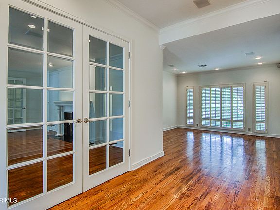 4th image of 725 Montoya Oak Ln