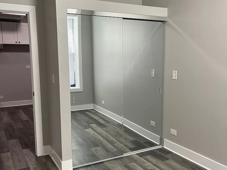 2120 S Fairfield Ave #1R — Photo 8