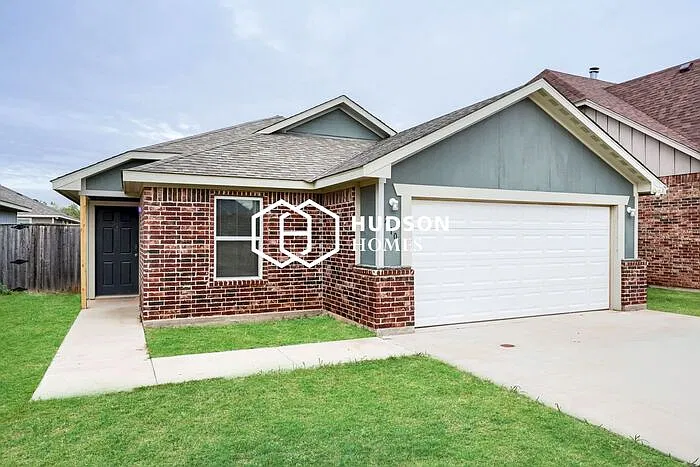 3 bed, 2.0 bath, 1405 sqft, $2,299 — Photo 1
