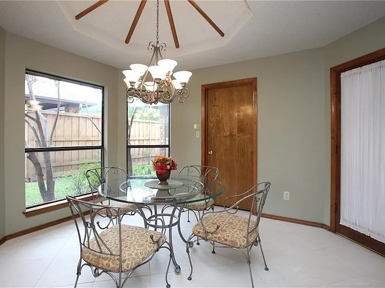 2127 Windy Ridge Ln — Photo 1