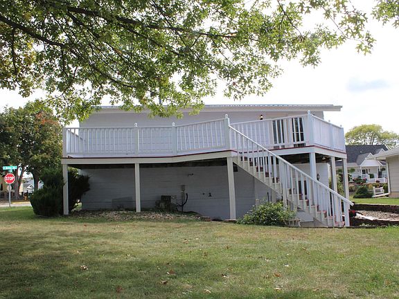 3rd image of 619 E Bremer Ave
