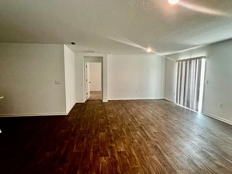12687 Rubber Fig Ter — Photo 14