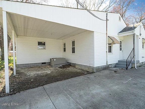 3rd image of 10303 Fox Ave