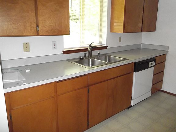 Galley kitchen - all elec.