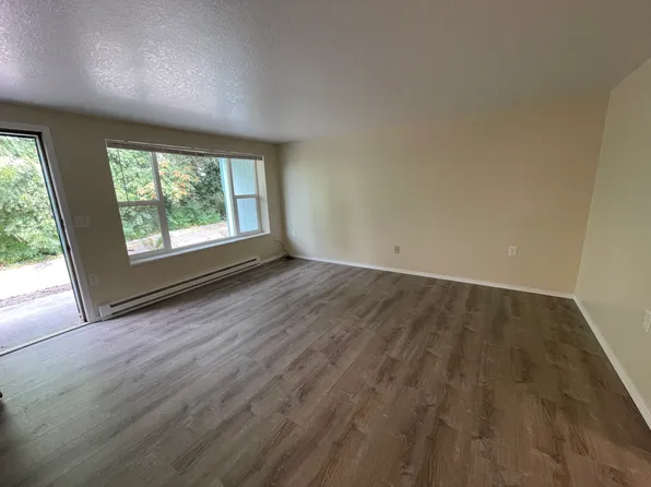 219 W 12th St APT 4, The Dalles, OR 97058