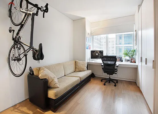 Sold by Warburg | media 6