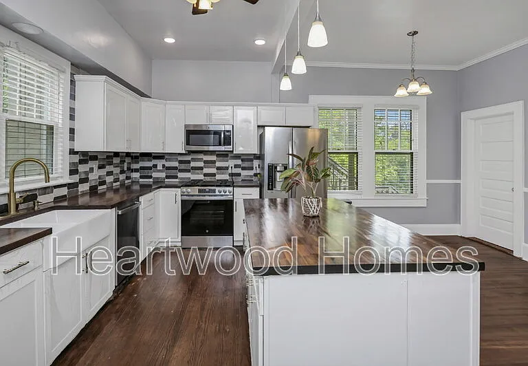2417 Clark St #B — Photo 16