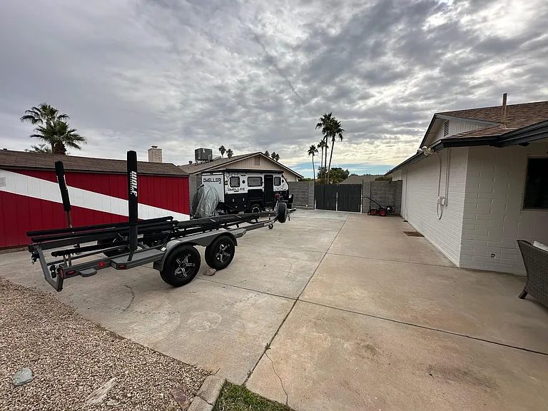 402 E Sack Dr — Photo 8