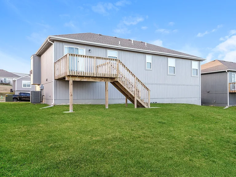 1004 NW High View Dr — Photo 11