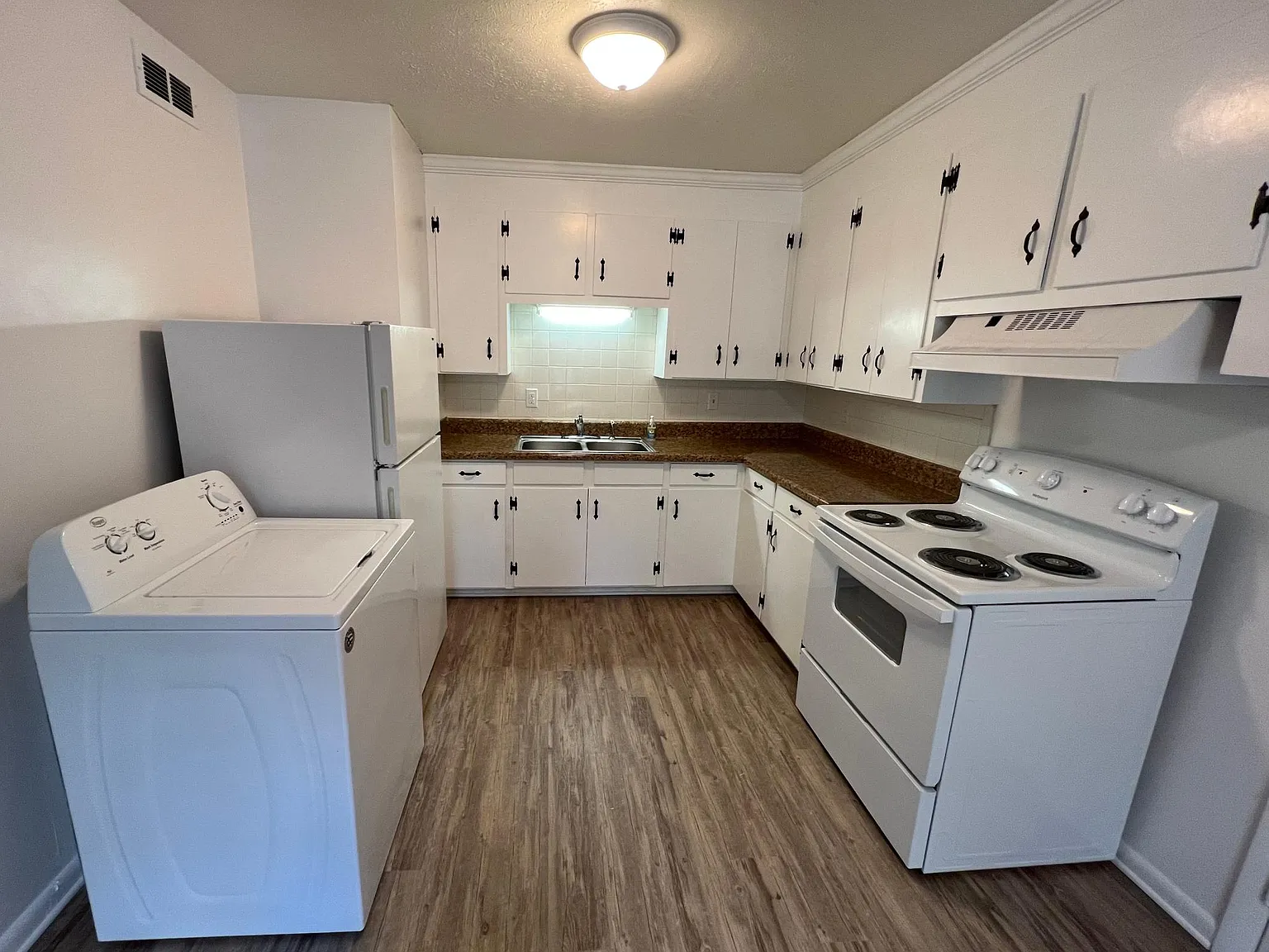 3 bed, 822 sqft, $1,195 — Photo 3